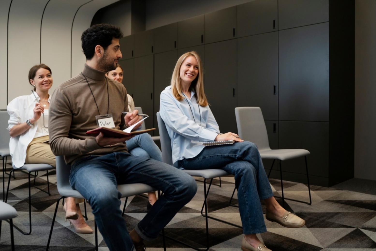 Espace de travail avec documents financiers et outils d'analyse